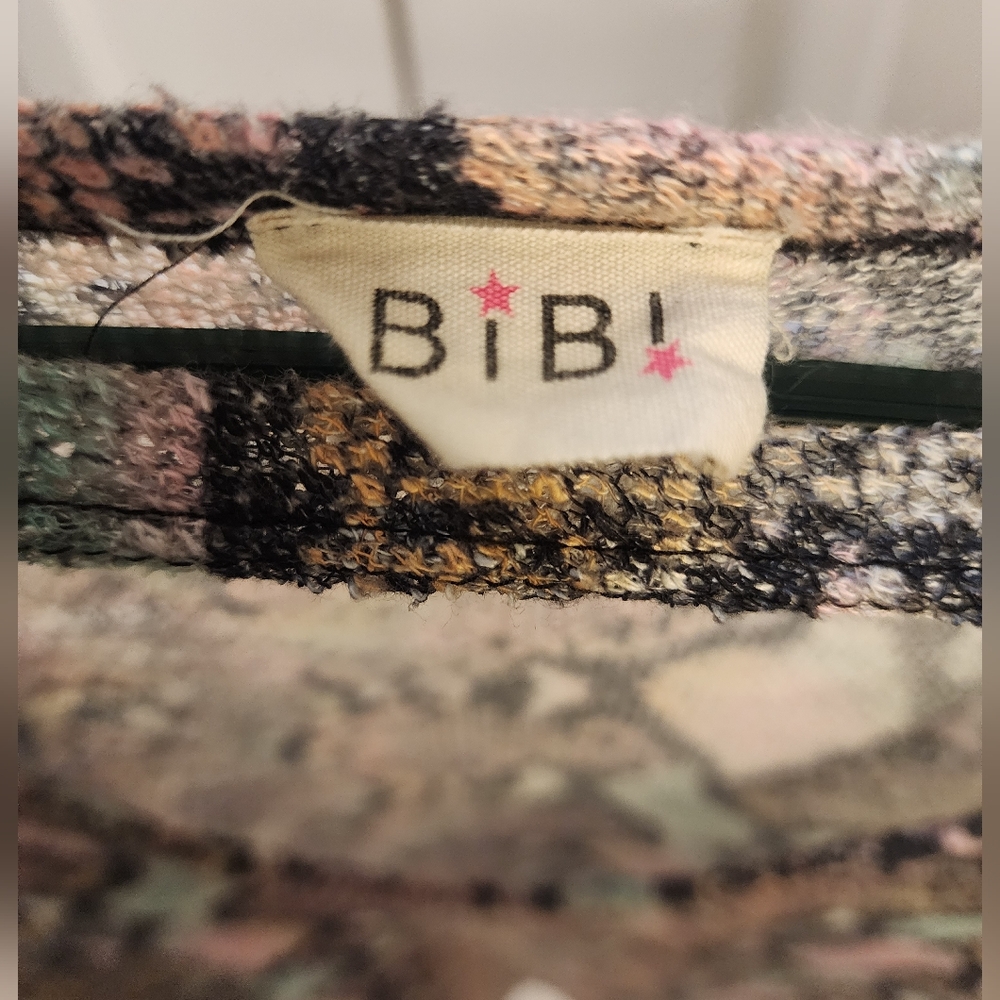 BiBi Snake Print Keyhole Top - Picture 6 of 6